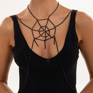Catena per il corpo a ragnatela gotica in metallo nero, catena per il petto per bikini, gioielli per il corpo punk a catena sottile cava per feste di Halloween da <span class=keywords><strong>donna</strong></span> - Product Image 3