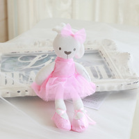 Vente en gros d'un nouveau design personnalisé de lapin avec un costume de ballet, peluche douce, poupée de compagnon pour enfants, enfants, lapin