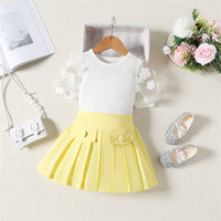 Ensemble de vêtements d'été décontractés pour bébés filles, haut à manches pétales en maille rayée avec jupe plissée de couleur bonbon, tenue pour tout-petits en coton
