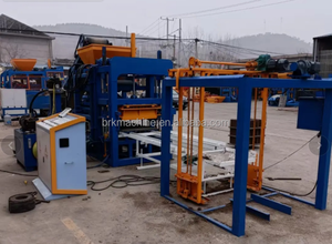 Machine à blocs creux en béton hydraulique électrique entièrement automatique BRK QT4-15, contrôle PLC, pavé coloré, garantie 1 an - Product Image 4