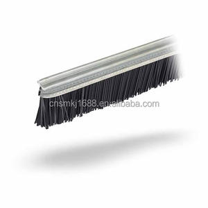 Brosse <span class=keywords><strong>à</strong></span> <span class=keywords><strong>bande</strong></span> en nylon sur mesure, <span class=keywords><strong>joint</strong></span> d'étanchéité industriel avec poignée en aluminium pour la protection contre la poussière et les parasites, garantie 3 ans - Product Image 3