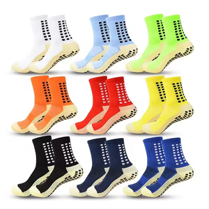 Chaussettes de sport antidérapantes en coton compressif avec logo personnalisé pour femmes, idéales pour le yoga et le Pilates, haute qualité, vente en gros - Product Image 2