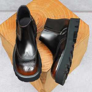 Botas Chelsea Brogue de Charol para Hombre con Punta Redonda Brillante, Cremallera Lateral, Estilo Martin, Suela Gruesa y Acabado Desgastado - Product Image 5