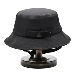 หมวกเล่นเซิร์ฟผ้าโพลีเอสเตอร์รีไซเคิลได้สีดำดีไซน์ใหม่2025พร้อมสายรัดปรับได้ - Product Image 1