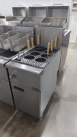 Fabrieks prijs commerciële roestvrijstalen noedelkoker. Aanpasbaar, voor hotels en catering, geschikt voor het bereiden van noedels, vlees en meer.