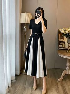 <span class=keywords><strong>Robe</strong></span> midi en tricot bicolore noir <span class=keywords><strong>et</strong></span> blanc pour <span class=keywords><strong>femme</strong></span>, col en V, manches courtes, ceinture, élégante, coupe trapèze, <span class=keywords><strong>robe</strong></span> longue de bureau - Product Image 1
