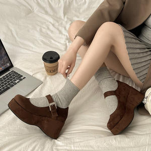 Escarpins Mary Jane à plateforme pour femmes, nouveau style printemps, élégants, en daim uni, avec strass, talon compensé à bride unique, grandes tailles - Product Image 4