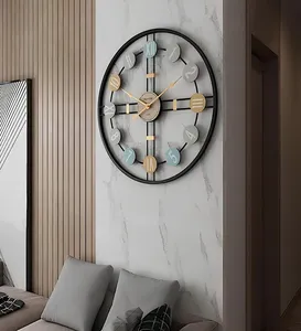Reloj de pared de metal de diseño resistente y elegante con números claros para una lectura precisa del tiempo agrega encanto a la decoración del hogar o el lugar de trabajo - Product Image 6