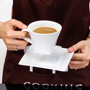 Juego de café de porcelana XL británico de lujo con logotipo personalizado y ribete dorado para cafeterías y hoteles - Product Image 3