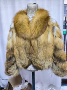 Manteau d'hiver de luxe pour femmes en fourrure de renard d'île dorée, col rabattu, veste d'hiver - Product Image 4