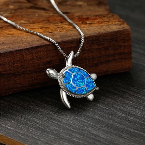 Collier Guantang <span class=keywords><strong>2022</strong></span> <span class=keywords><strong>Tik</strong></span> <span class=keywords><strong>Tok</strong></span> avec logo, pendentif tortue bleu imitation opale, prix abordable, collier tortue de mer pour musée de la vie marine - Product Image 1