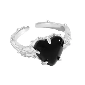 Großhandel Unregelmäßigkeit plissierte Textur dorniges Herz schwarzer Agat-Edelstein-Ring feiner Damenschmuck S925 Sterling-Silberring