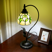Lampe de table en verre teinté artisanal, style moderne, design élégant pour restaurant, hôtel, décoration