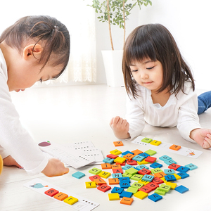 Gioco Educativo in Legno con Lettere Arcobaleno, Puzzle di Ordinamento e Abbinamento delle Parole dell'Alfabeto - Product Image 3