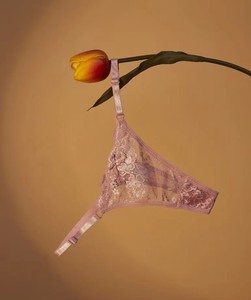 Culottes string roses en dentelle florale pour femmes, à taille basse, avec bretelles réglables, en maille transparente, lingerie sexy pour femmes, vente en gros - Product Image 4