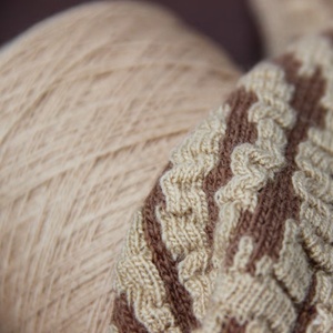 Filato Misto Lana Tinto Antipilling 2/16Nm 85% Lana Merino RWS con 15% Nylon Riciclato Marrone Disponibile in Stock - Product Image 4