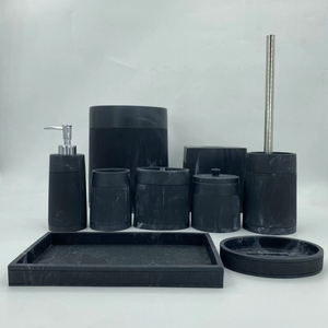Juego completo <span class=keywords><strong>de</strong></span> baño con efecto <span class=keywords><strong>de</strong></span> mármol <span class=keywords><strong>de</strong></span> Color negro mate <span class=keywords><strong>de</strong></span> resina <span class=keywords><strong>de</strong></span> lujo, diseño <span class=keywords><strong>de</strong></span> <span class=keywords><strong>accesorios</strong></span> <span class=keywords><strong>de</strong></span> baño <span class=keywords><strong>para</strong></span> decoración <span class=keywords><strong>de</strong></span> Hotel y hogar - Product Image 1