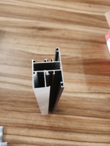 Perfiles de Aluminio para Ventanas y Puertas para <span class=keywords><strong>Madagascar</strong></span>, Anodizado Plateado y Recubrimiento en Polvo Gris - Product Image 6