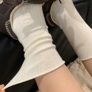 27Z printemps et automne rétro en forme de crème bouclés motif foncé mi tube pile <span class=keywords><strong>chaussettes</strong></span> <span class=keywords><strong>chaussettes</strong></span> respirantes pour les femmes - Product Image 2