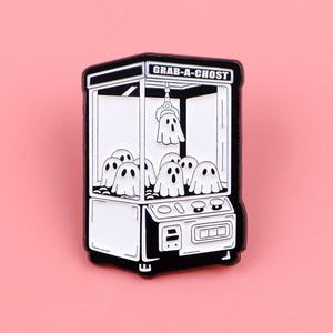 Bros Pin Mesin Cakar Hantu Lucu dan Imut, Aksesoris Pakaian dari Paduan Seng Cor Kartun - Product Image 1