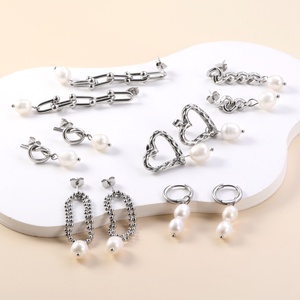 Pendientes de Aro con Perlas a la Moda, Chapados en Oro de 18k, de Acero Inoxidable Hipoalergénico para Mujer, Pendientes de Perlas Colgantes para Boda - Product Image 1