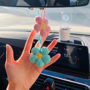 Colgante de Coche de Flores Tejidas a Crochet Hecho a Mano, Decoración Interior de Poliéster, Accesorio para Espejo Retrovisor, Estilo Moderno, Producto Terminado - Product Image 2