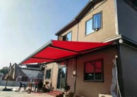 Auvent motorisé à bras articulé à cassette intégrale, protection intégrale du tissu, idéal pour jardin et bord de piscine, directement de l'usine