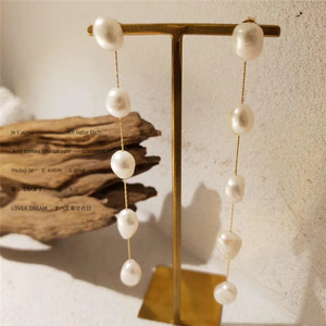 Artilady Orecchini Pendenti in Perle d'Acqua Dolce S925 Placcati Oro 14k, Orecchini Barocchi Lunghi per Spose - Product Image 1