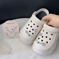 Breloques de chaussures style perle et chaîne strass, ornements de chaussures détachables en métal, chaînes décoratives anti-perte pour sabots