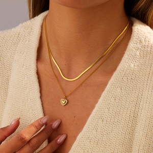 Collar de cadena con hoja en forma de corazón galvanizada - Estilo de lujo y nicho, cadena de cuello, moderno y versátil. - Product Image 1