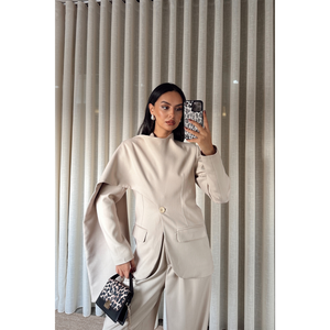 Conjunto de Chaqueta y Pantalones con Cuello Chal Modelo Massim Beige para Mujer, Traje Elegante - Product Image 1