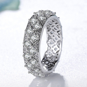 Anello a fascia con pavé completo da donna, gioiello da dito di tendenza stile street - Product Image 3