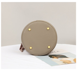 Sac seau élégant pour femmes Sac à main en cuir souple Sacs à bandoulière Sac fourre-tout pour femmes et filles - Product Image 4