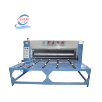 2-kleuren semi-automatische kettingvoeder golfkartonprinter en -slotter voor verpakkingskarton flexo print- en slotproductie