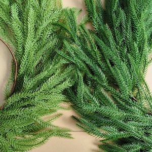 Aiguilles de pin simulées bandes de rotin en caoutchouc souple tenture murale décoration de <span class=keywords><strong>plante</strong></span> verte de Noël décoration de style forestier - Product Image 5