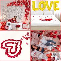 Coeur romantique tenant des ballons de fête d'ours en aluminium décor de pétale de rose pour la proposition de fiançailles anniversaire de la saint-valentin