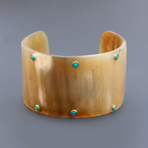 MN EXPORTS Bracelet jonc de luxe en corne de vache véritable, fait main, moderne, pour femme, bijoux de créateur, cadeau en corne naturelle - Product Image 1