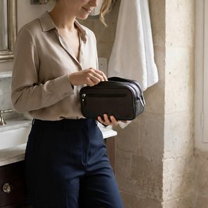 Sac à main en PU pour homme avec logo personnalisé, grande capacité, léger, résistant à l'usure, sac de toilette de luxe, vente en gros - Product Image 1