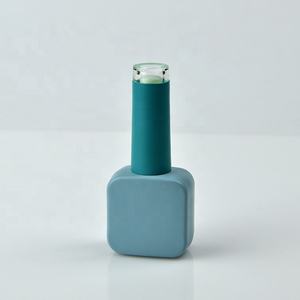 Botella de Esmalte de Uñas de Vidrio y Plástico de 10 ml con Logotipo Personalizado para Uso Cosmético - Product Image 4