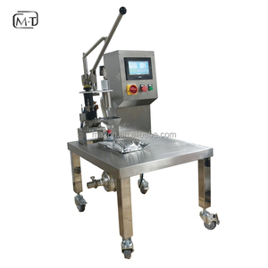 Machine de remplissage et de bouchage <span class=keywords><strong>manuelle</strong></span> de sacs en boîte de 20 L pour huile de palme, machine de remplissage de sacs en boîte de 10 litres et 20 litres pour l'eau - Product Image 1