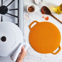 Ensemble de dessous-de-plat et sous-verres en feutre lavable de haute qualité, style tendance, avec logo en cuir personnalisé pour la maison et les restaurants