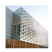 Plaques de plafond carrées perforées en alliage d'aluminium ignifuge pour aéroport de Singapour Changi, avec grille de plafond pour hôtels