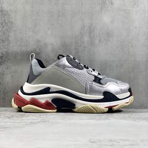 รองเท้าผ้าใบทรง Chunky Dad Sneakers รุ่นพรีเมียมใหม่ปี 2026 สไตล์ Triple S สีเงินเทา  วัสดุตาข่าย  แบบลำลองสไตล์เรโทร สำหรับผู้ชายและผู้หญิง - Product Image 4