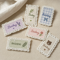 Étiquette tissée rectangulaire à coudre pour vêtement, avec logo personnalisé, bordure décorative en dentelle, motif floral multicolore, pour marque textile