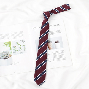 Dasi Poliester Ikat Tangan Gaya Korea Warna Coklat Bergaris Hijau Merah untuk Seragam Sekolah JK Aksesori Gaya Preppy Grosir Pria Wanita - Product Image 2