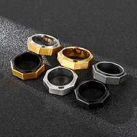 En Stock Grossiste Bijoux Bagues Noires en Acier Inoxydable Plaqué Or 18 Carats Bague Chevalière Géométrique Gravée Logo Personnalisé pour Hommes