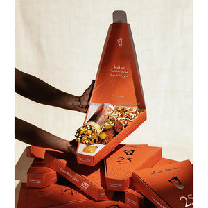 Boîte à emporter triangulaire personnalisée en papier pour shawarma arabe halal avec compartiment pour sauce et séparateur pour doner kebab et brochettes grillées - Product Image 2