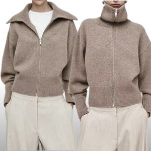 <span class=keywords><strong>Cardigan</strong></span> Bomber da Donna ODM in <span class=keywords><strong>Lana</strong></span> a Tinta Unita con Collo Alto Reversibile, Vita Corta, Zip Frontale e Lavorazione a Maglia Primaverile - Product Image 1