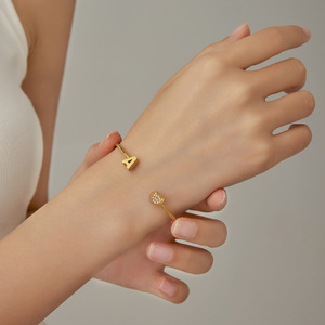 Bracelet ouvert en forme de cœur avec incrustation de cristaux pour femmes, à porter au quotidien, en acier inoxydable, 8 mm, design simple et tendance - Product Image 2