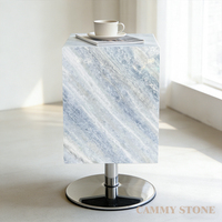 Table d'appoint de salon moderne Cammy Stone en marbre bleu cristal naturel, sur piétement carré, faite à la main et rotative
